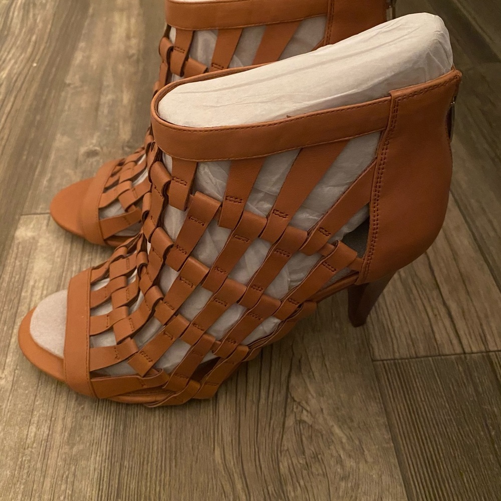 Vince Camuto Aventha cage sandals 11 new with box